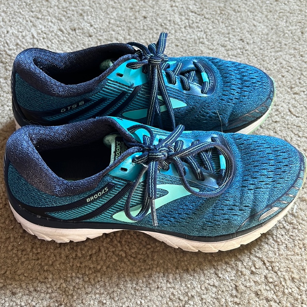 brooks gts running shoes